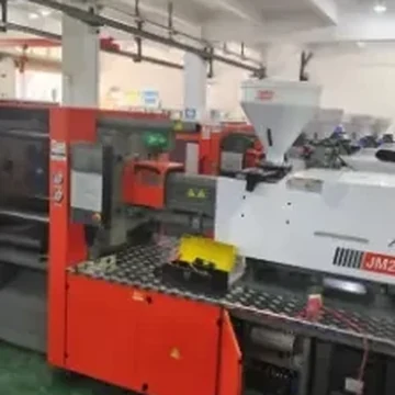 Injection moulding at the Jinhua yard cup factory